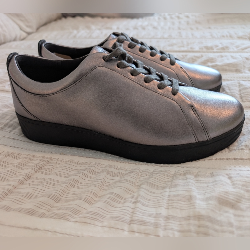 Women's Fitflop Rally Leather Sneakers In Pewter NWT